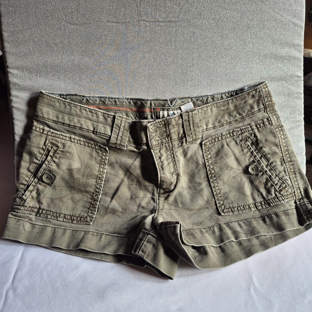 American Eagle Vintage Camo Shorts Size 6